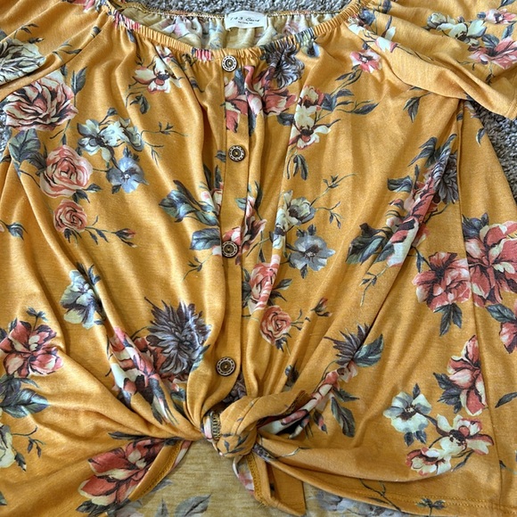 143 Story by Line Up size Large - Picture 3 of 4